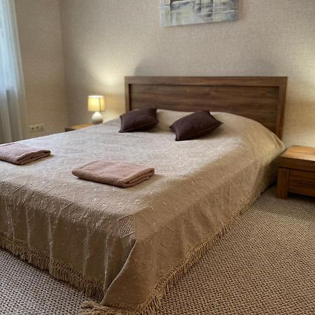 Family Apartment Lviv Bagian luar foto