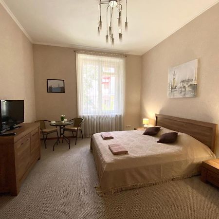 Family Apartment Lviv Bagian luar foto