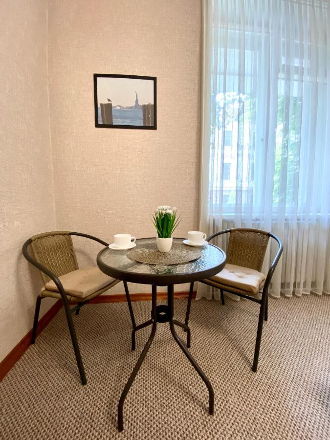Family Apartment Lviv Bagian luar foto