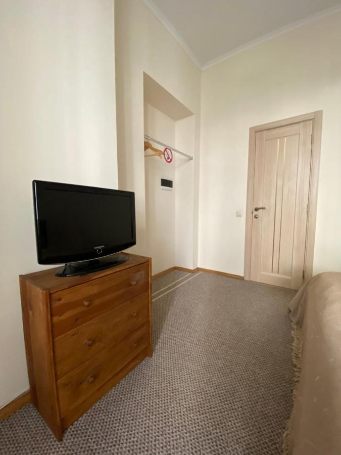 Family Apartment Lviv Bagian luar foto